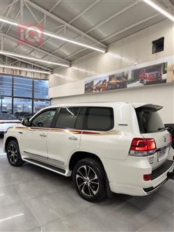 تۆیۆتا لاند کروزەر